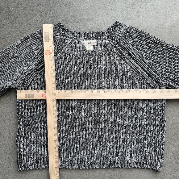 Cropped Heather Knit Black + Cream Sweater with Zipper Details - Picture 4 of 5